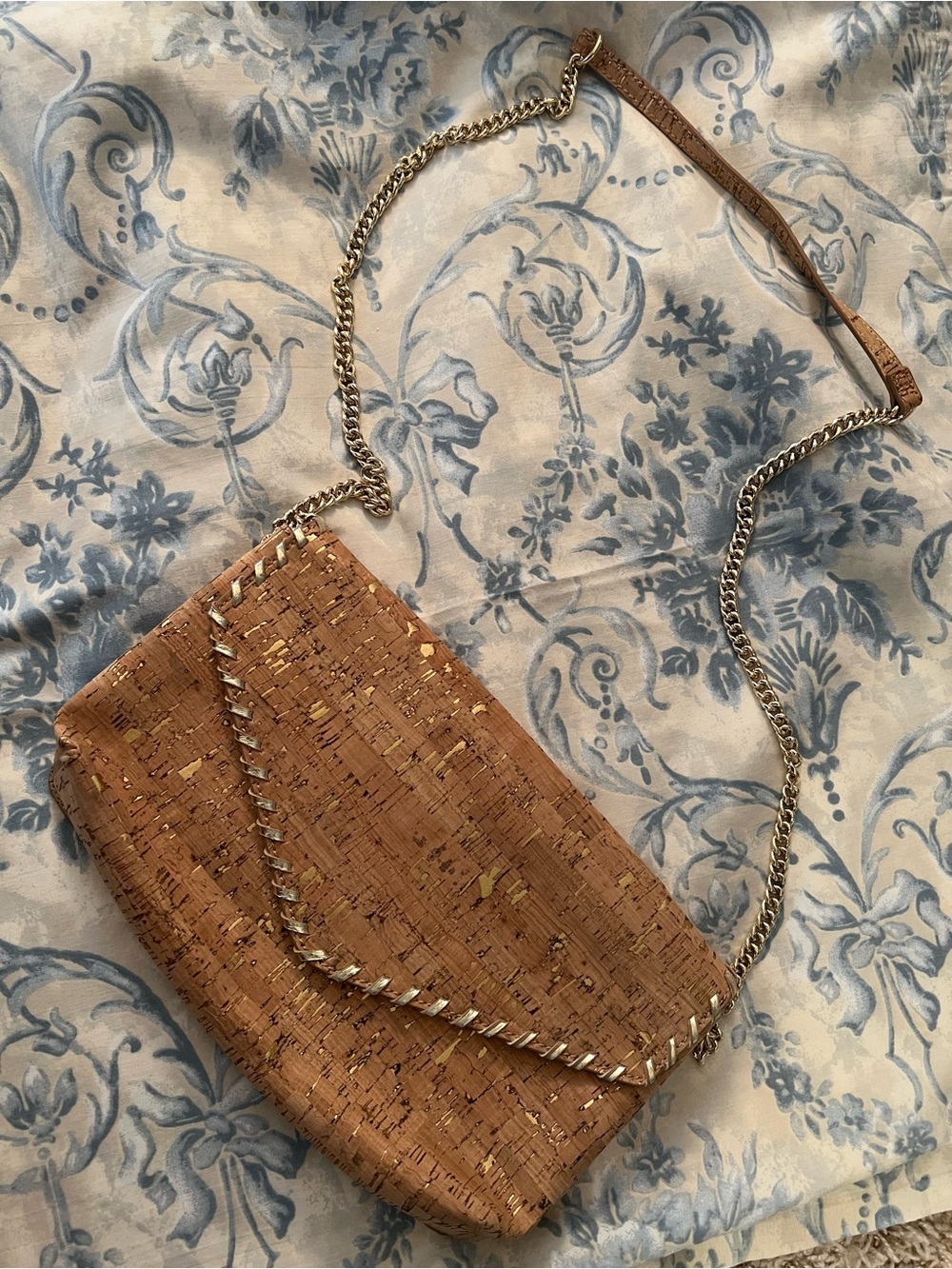 Lilly Pulitzer Metallic cork clutch/crossbody 11 3/4"W × 7 3/4"H × 2 1/4"D. ﻿﻿